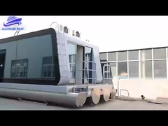 Le ponton de la péniche flotte le bateau-maison familial de luxe pour le tourisme