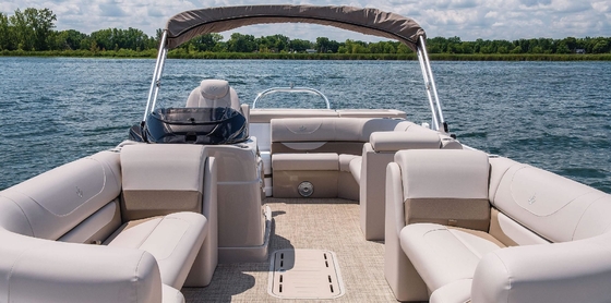 2.3 2.6m Width Pontoon Aluminum Boat 8 Person Lightweight Sleek Design
