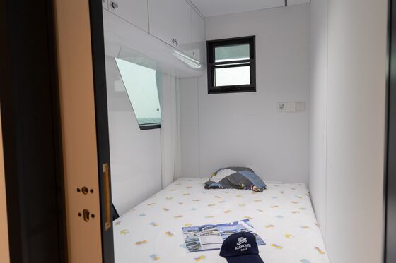 Modern Floating Boat Hotel with 20mm Deck Thickness, Eco-friendly Options, and 11.5m Length for Luxury Water Accommodation