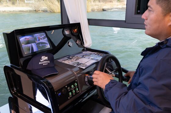 Modern Floating Boat Hotel with 20mm Deck Thickness, Eco-friendly Options, and 11.5m Length for Luxury Water Accommodation