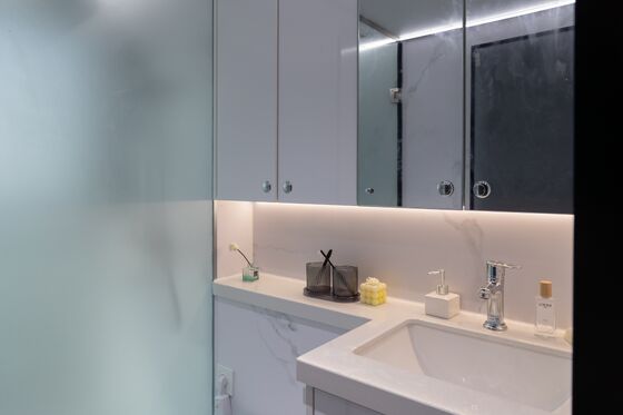 11.5m Length Aluminum Construction Floating Boat Hotel with TV Entertainment for Luxury Waterfront Stays