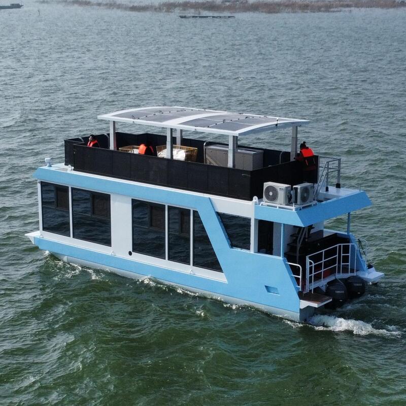 Floating Boat Hotel with 4.0m Width and 20mm Deck Thickness in Modern or Traditional Design